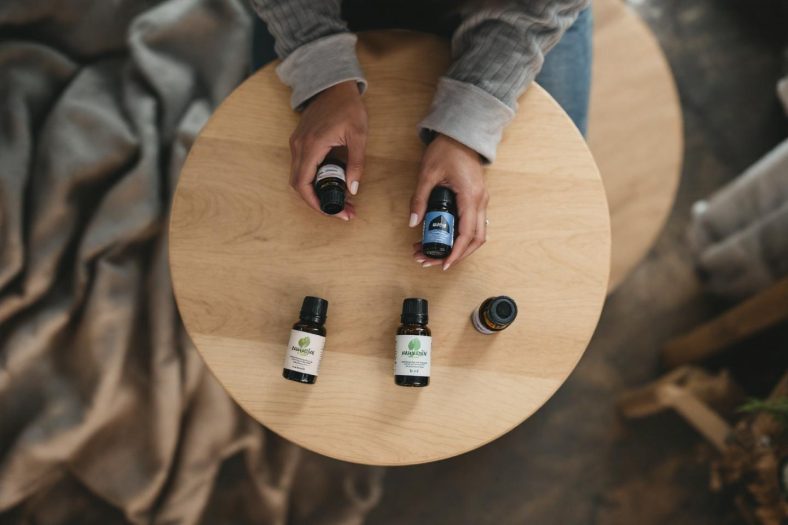 Quelles huiles essentielles choisir contre le rhume : guide pour bien les utiliser