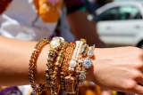 Comment porter plusieurs bracelets sans qu&rsquo;ils s’emmêlent ?
